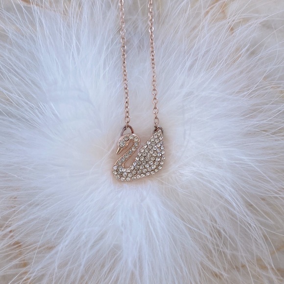 Beautiful  Gold Iconic Silver Swan Pendant - Picture 3 of 10